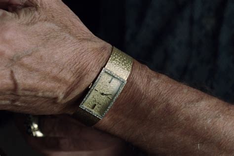 Watch Spotting Robert De Niro Wearing A Gold 